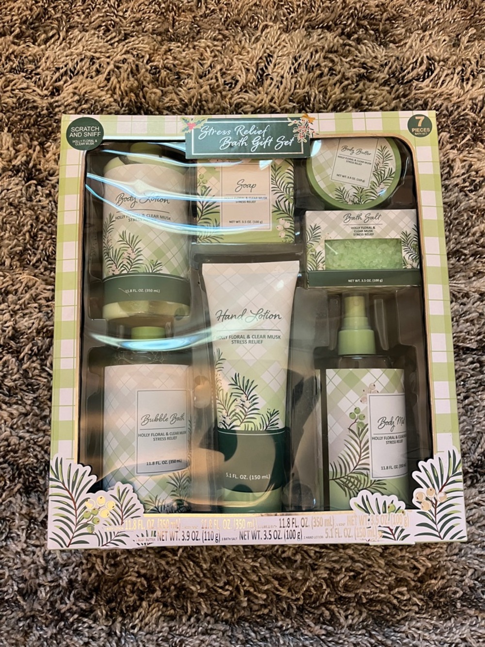 7-piece Stress Relief Bath Gift Set feature Holly Floral & Clear Musk.